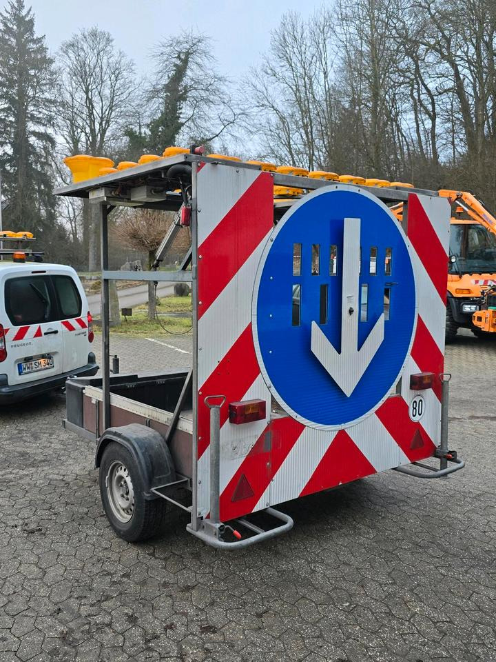 Nissen LED Absperrtafel FAT Verkehrsleittafel Verkehrssicherungsanhänger Verkehrsleitanhänger Sperrwand - Aanhanger: afbeelding 4 Nissen LED Absperrtafel FAT Verkehrsleittafel Verkehrssicherungsanhänger Verkehrsleitanhänger Sperrwand - Aanhanger: afbeelding 4