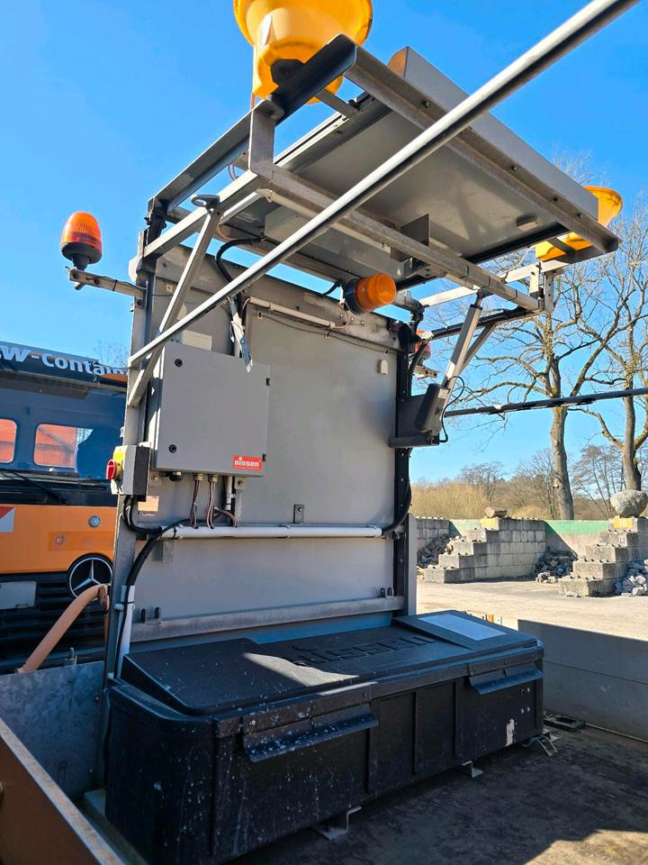 Nissen VLT LED 2014 Vorwarntafel Verkehrsleittafel Leittafel Verkehrssicherungsanhänger Verkehrsleitanhänger Sperrwand Horizont - Aanhanger: afbeelding 2 Nissen VLT LED 2014 Vorwarntafel Verkehrsleittafel Leittafel Verkehrssicherungsanhänger Verkehrsleitanhänger Sperrwand Horizont - Aanhanger: afbeelding 2