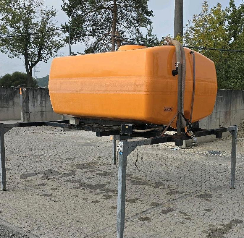 Dücker 5m3 Wassertank Wasserfass für Unimog UGE UGN 405 U300 400 500 427 430 LKW Boschung wassertank Laugentank Bewässerung 5000liter - Tankcontainer: afbeelding 1 Dücker 5m3 Wassertank Wasserfass für Unimog UGE UGN 405 U300 400 500 427 430 LKW Boschung wassertank Laugentank Bewässerung 5000liter - Tankcontainer: afbeelding 1