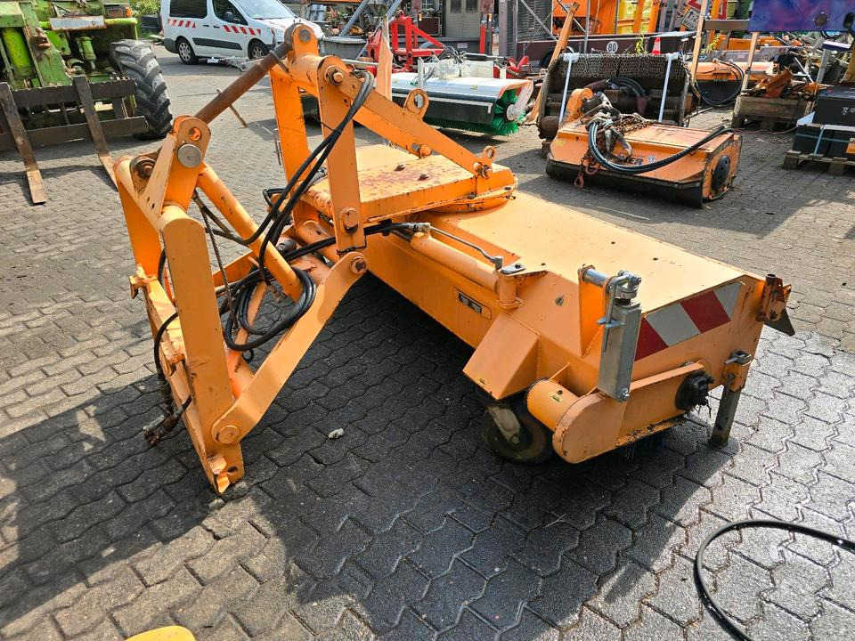 Dücker FKM Kehrmaschine Frontkehrmaschine für Unimog 405 U 300 400 500 423 427 430 318 530 Besen Kehrbesen - Veeg: afbeelding 3 Dücker FKM Kehrmaschine Frontkehrmaschine für Unimog 405 U 300 400 500 423 427 430 318 530 Besen Kehrbesen - Veeg: afbeelding 3