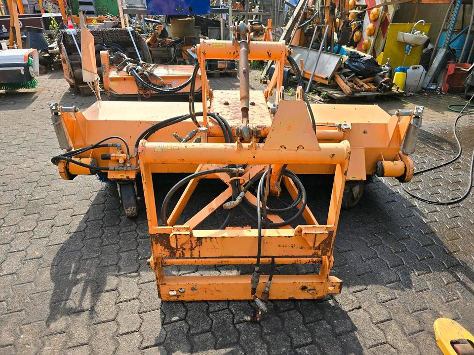 Dücker FKM Kehrmaschine Frontkehrmaschine für Unimog 405 U 300 400 500 423 427 430 318 530 Besen Kehrbesen - Veeg: afbeelding 4 Dücker FKM Kehrmaschine Frontkehrmaschine für Unimog 405 U 300 400 500 423 427 430 318 530 Besen Kehrbesen - Veeg: afbeelding 4