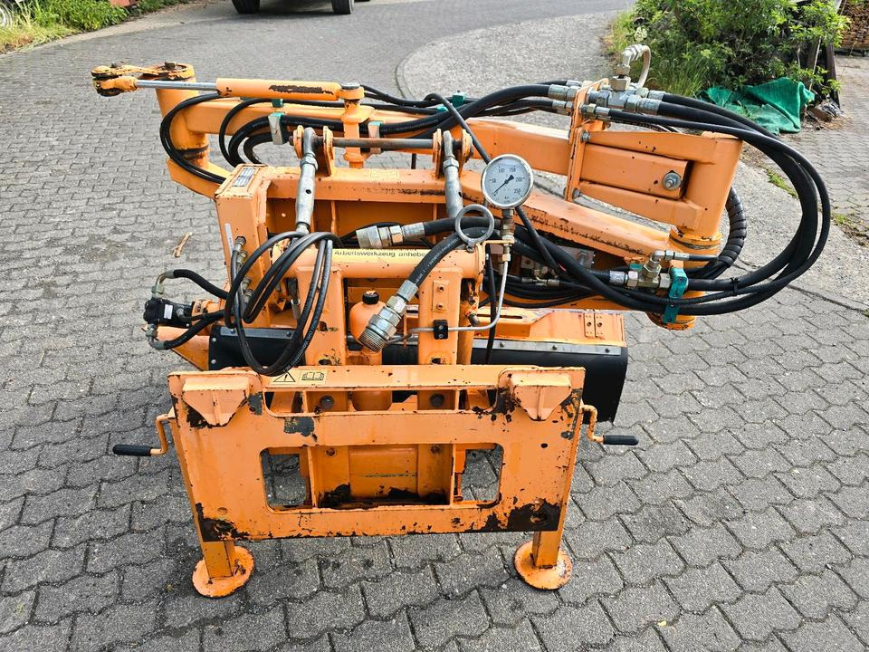 Dücker MGK 13 Randstreifenmäher Randstreifenmähgerät Böschungsmulcher Böschungsmäher Seitenmulcher Mähausleger für Ladog Multicar Hansa Unimog u300 300 400 500 327 323 530 405 - Verstek klepelmaaier: afbeelding 1 Dücker MGK 13 Randstreifenmäher Randstreifenmähgerät Böschungsmulcher Böschungsmäher Seitenmulcher Mähausleger für Ladog Multicar Hansa Unimog u300 300 400 500 327 323 530 405 - Verstek klepelmaaier: afbeelding 1