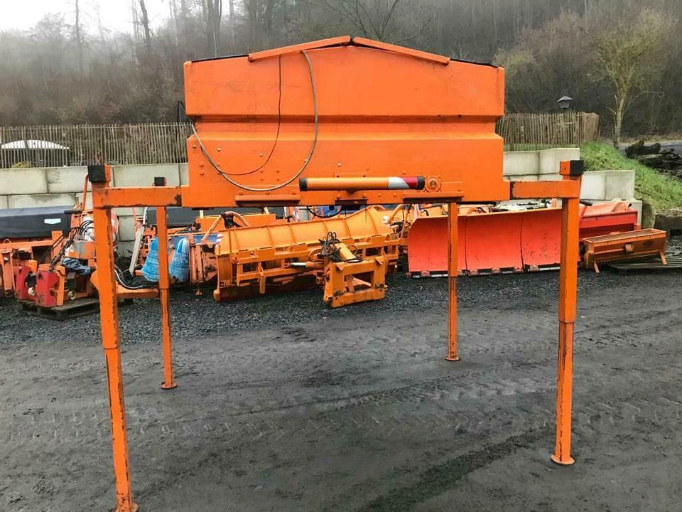 Gmeiner Salzstreuer 2m3 für Unimog 400 300 500 427 fendt xylon - Zout/ Zandstrooier: afbeelding 4 Gmeiner Salzstreuer 2m3 für Unimog 400 300 500 427 fendt xylon - Zout/ Zandstrooier: afbeelding 4
