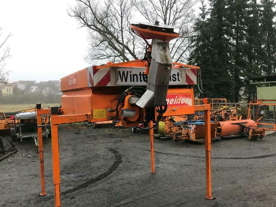 Gmeiner Salzstreuer 2m3 für Unimog 400 300 500 427 fendt xylon - Zout/ Zandstrooier: afbeelding 2 Gmeiner Salzstreuer 2m3 für Unimog 400 300 500 427 fendt xylon - Zout/ Zandstrooier: afbeelding 2