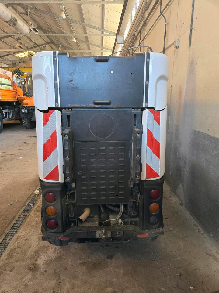 Nilfisk City Ranger 3500 Kehrmaschine Straßenkehrmaschine mit Schmidt Bediendisplay Hako Kehreinheit - Veegwagen: afbeelding 4 Nilfisk City Ranger 3500 Kehrmaschine Straßenkehrmaschine mit Schmidt Bediendisplay Hako Kehreinheit - Veegwagen: afbeelding 4