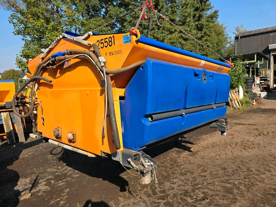 Schmidt Stratos Salzstreuer S44 4,4m3 für Unimog 405 U500 527 530 535 Aufbaustreuautomat Salzsilo Winterdienst Küpper-Weisser Epoke - Zout/ Zandstrooier: afbeelding 4 Schmidt Stratos Salzstreuer S44 4,4m3 für Unimog 405 U500 527 530 535 Aufbaustreuautomat Salzsilo Winterdienst Küpper-Weisser Epoke - Zout/ Zandstrooier: afbeelding 4
