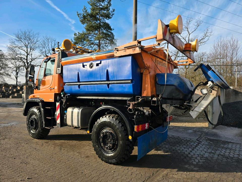 Unimog U500 2008 EasyDrive Variopilot Leistungshydraulik 405/10 405/12 NKS-Z-UGN-43K Bluetec 4 Mercedes-Benz UGE UGN Schmidt Stratos Salzstreuer - Sneeuwruimer: afbeelding 3 Unimog U500 2008 EasyDrive Variopilot Leistungshydraulik 405/10 405/12 NKS-Z-UGN-43K Bluetec 4 Mercedes-Benz UGE UGN Schmidt Stratos Salzstreuer - Sneeuwruimer: afbeelding 3
