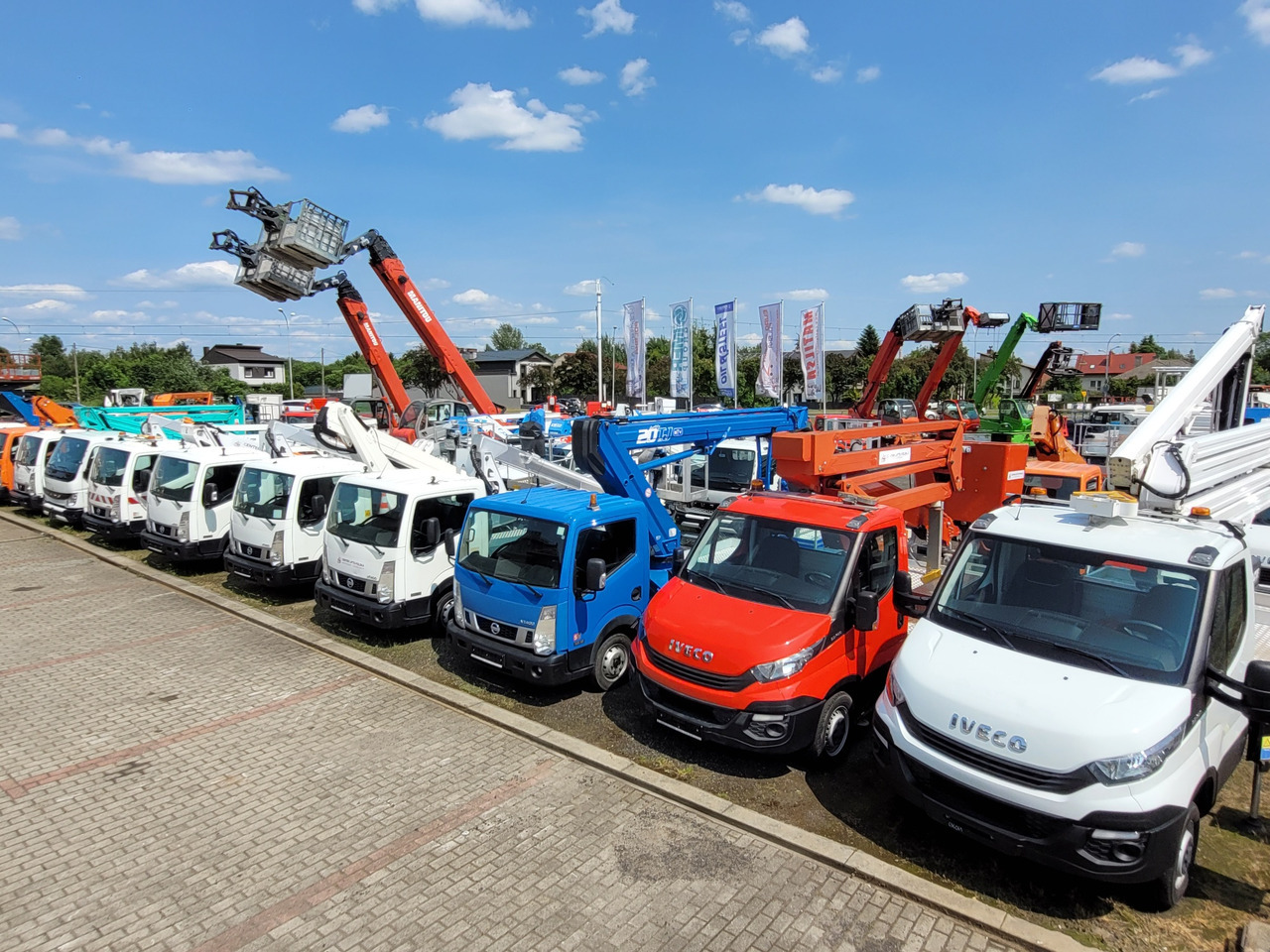 Nissan Cabstar NT400 podnośnik koszowy 20 m Multitel HX195 bucket truck boom lift - Vrachtwagen hoogwerker: afbeelding 2 Nissan Cabstar NT400 podnośnik koszowy 20 m Multitel HX195 bucket truck boom lift - Vrachtwagen hoogwerker: afbeelding 2
