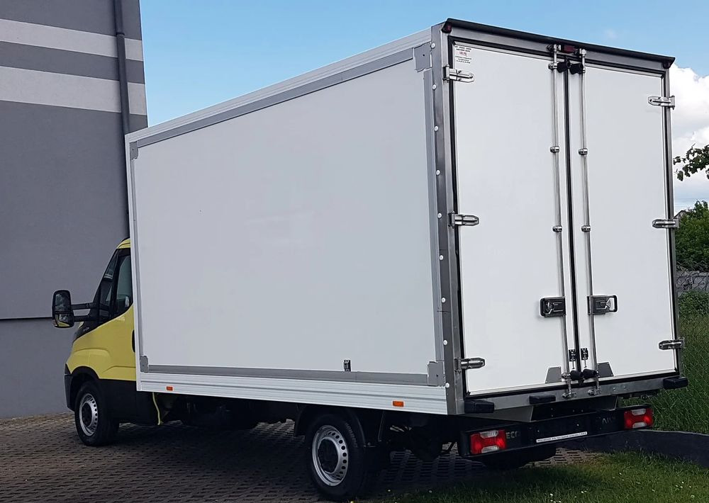 Iveco Daily 8EP KONTENER 4,14x2,21x2,20 KLIMA MANUAL KRAJOWY DMC 3500KG - Bestelwagen gesloten laadbak: afbeelding 3 Iveco Daily 8EP KONTENER 4,14x2,21x2,20 KLIMA MANUAL KRAJOWY DMC 3500KG - Bestelwagen gesloten laadbak: afbeelding 3