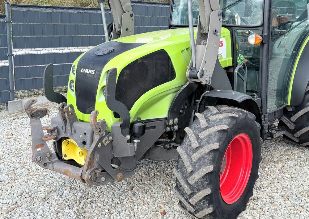 Claas * Ciągnik Traktor CLAAS 240 F NEXOS * 4x4 * Sadowniczy * Tur MX F304 * TUZ * Wałek WOM - Tractor: afbeelding 4 Claas * Ciągnik Traktor CLAAS 240 F NEXOS * 4x4 * Sadowniczy * Tur MX F304 * TUZ * Wałek WOM - Tractor: afbeelding 4