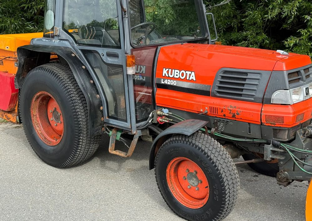 Kubota * Traktor KUBOTA L4200 * 4x4 * Pług Piaskarka * Wałek Przód Tył * Sprowadzony* Zimowe Utrzymanie - Tractor: afbeelding 4 Kubota * Traktor KUBOTA L4200 * 4x4 * Pług Piaskarka * Wałek Przód Tył * Sprowadzony* Zimowe Utrzymanie - Tractor: afbeelding 4
