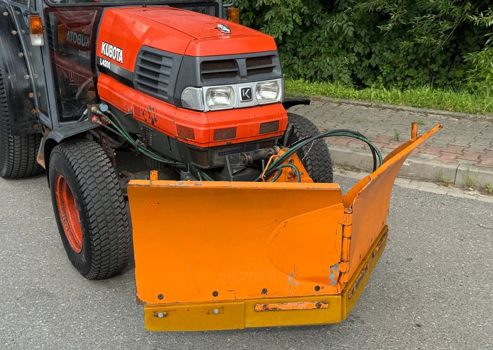 Kubota * Traktor KUBOTA L4200 * 4x4 * Pług Piaskarka * Wałek Przód Tył * Sprowadzony* Zimowe Utrzymanie - Tractor: afbeelding 3 Kubota * Traktor KUBOTA L4200 * 4x4 * Pług Piaskarka * Wałek Przód Tył * Sprowadzony* Zimowe Utrzymanie - Tractor: afbeelding 3