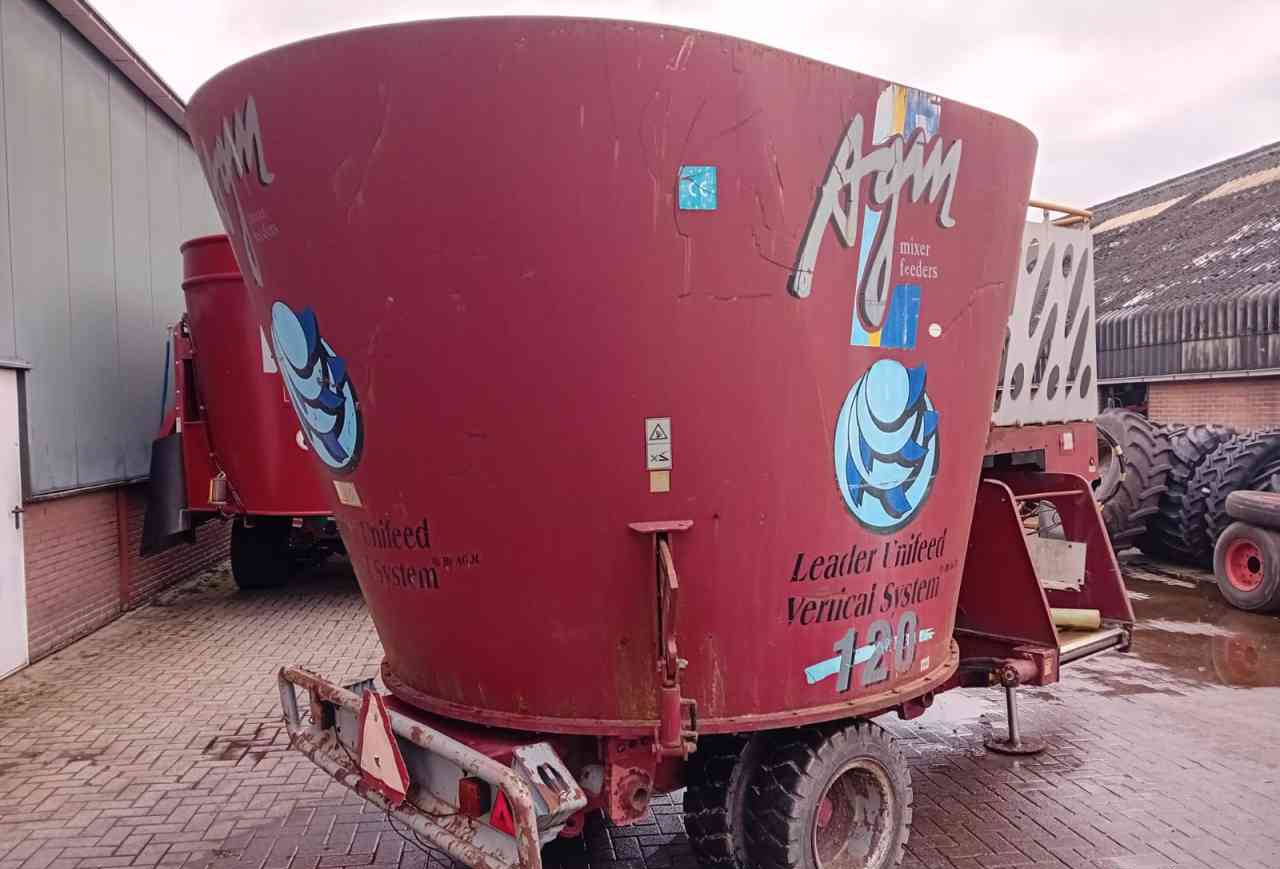 AGM W12 voermengwagen voermachines - Voermengwagen: afbeelding 4 AGM W12 voermengwagen voermachines - Voermengwagen: afbeelding 4