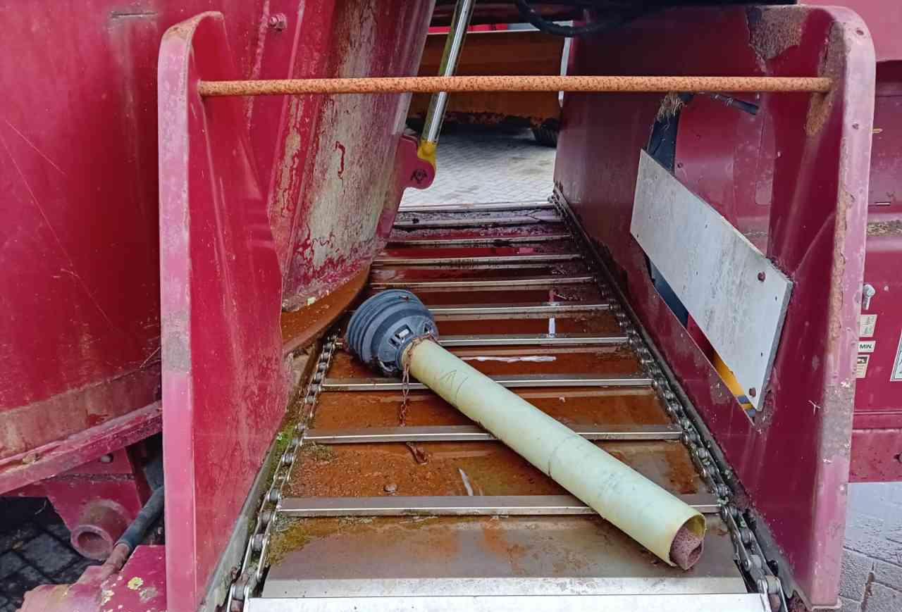 AGM W12 voermengwagen voermachines - Voermengwagen: afbeelding 5 AGM W12 voermengwagen voermachines - Voermengwagen: afbeelding 5