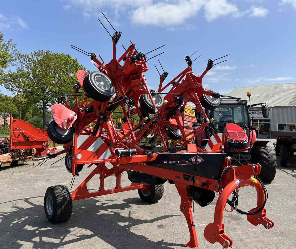 Kuhn GF8703T Schudder Tedder Kreiselheuer weidebouwmachines - Hooischudder: afbeelding 2 Kuhn GF8703T Schudder Tedder Kreiselheuer weidebouwmachines - Hooischudder: afbeelding 2