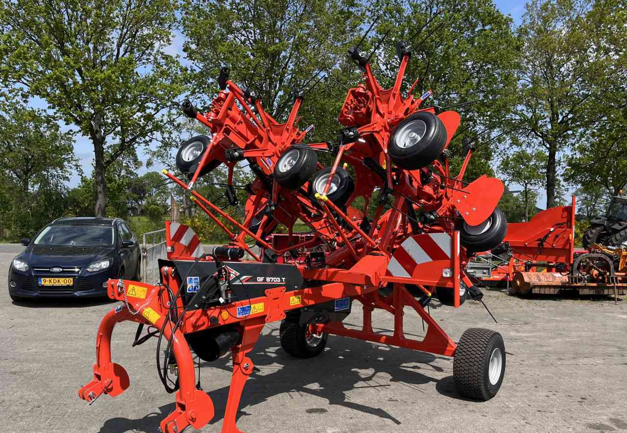 Kuhn GF8703T Schudder Tedder Kreiselheuer weidebouwmachines - Hooischudder: afbeelding 1 Kuhn GF8703T Schudder Tedder Kreiselheuer weidebouwmachines - Hooischudder: afbeelding 1