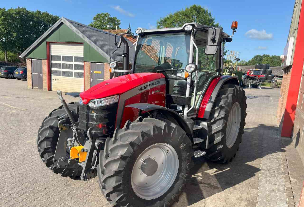 Massey Ferguson 5M.145 Dyna-4 Tractoren - Tractor: afbeelding 3 Massey Ferguson 5M.145 Dyna-4 Tractoren - Tractor: afbeelding 3
