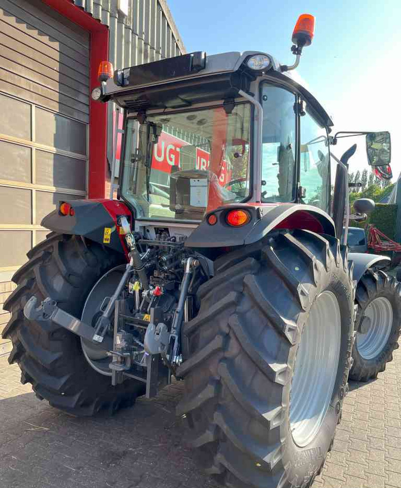 Massey Ferguson 5M.145 Dyna-4 Tractoren - Tractor: afbeelding 4 Massey Ferguson 5M.145 Dyna-4 Tractoren - Tractor: afbeelding 4