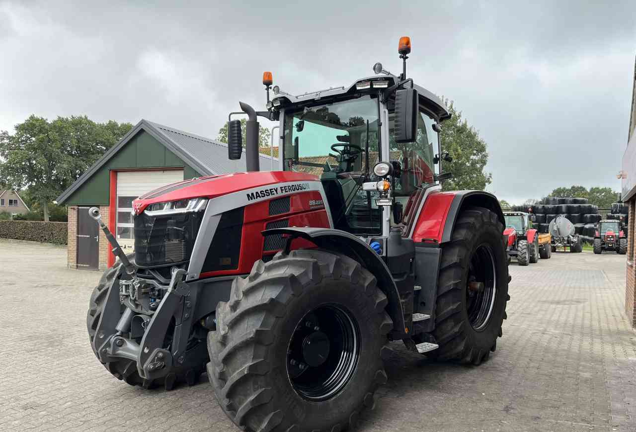 Massey Ferguson 8S.225 Dyna-VT Exclusive Tractoren - Tractor: afbeelding 2 Massey Ferguson 8S.225 Dyna-VT Exclusive Tractoren - Tractor: afbeelding 2