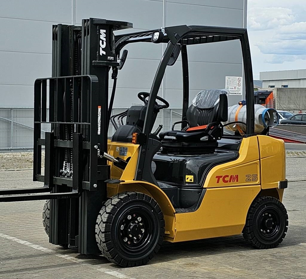 TCM FGE25-E2 UNUSED TRIPLEX 4700mm - LPG heftruck: afbeelding 1 TCM FGE25-E2 UNUSED TRIPLEX 4700mm - LPG heftruck: afbeelding 1