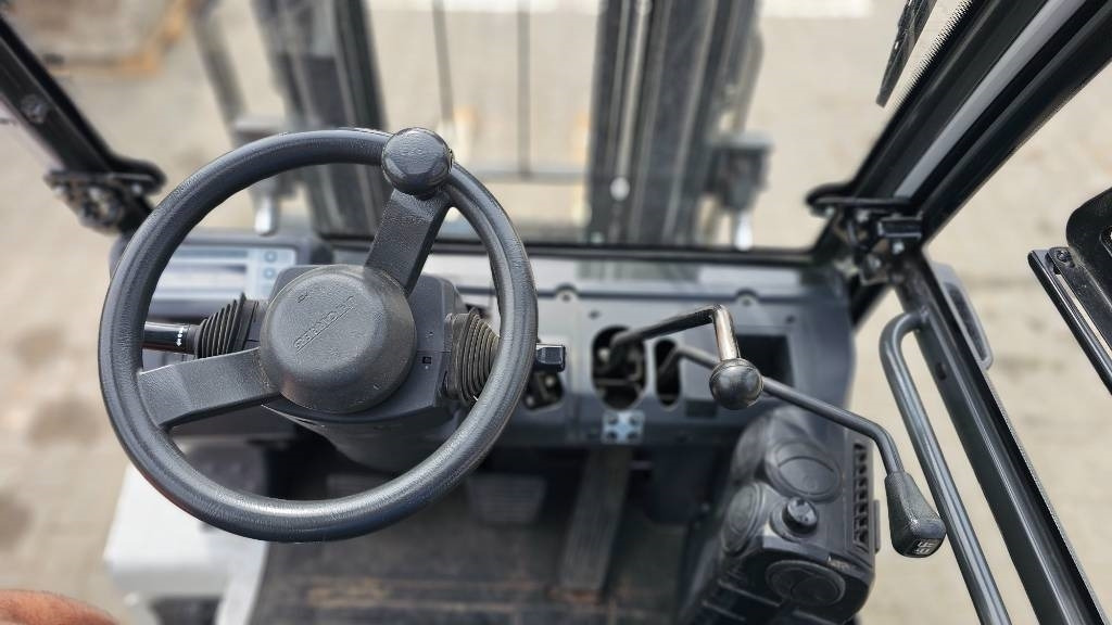 LPG heftruck UniCarriers UG1D2A32LQ DX32: afbeelding 10 LPG heftruck UniCarriers UG1D2A32LQ DX32: afbeelding 10