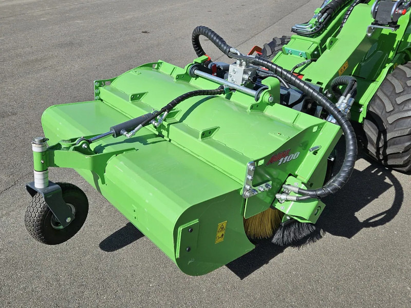 Avant 1100 Borstel met opvangbak - Aanbouwdeel voor Landbouwmachine: afbeelding 2 Avant 1100 Borstel met opvangbak - Aanbouwdeel voor Landbouwmachine: afbeelding 2