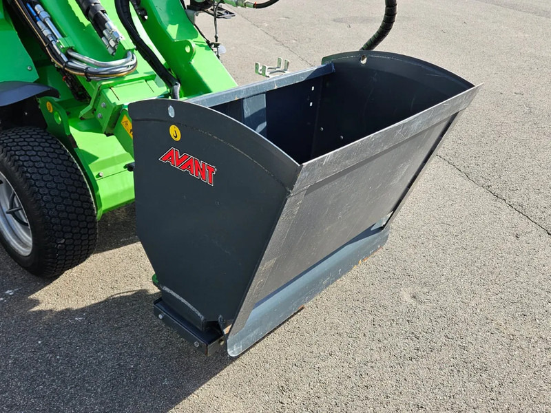 Avant 900 Zand- en zoutstrooier - Aanbouwdeel voor Landbouwmachine: afbeelding 1 Avant 900 Zand- en zoutstrooier - Aanbouwdeel voor Landbouwmachine: afbeelding 1