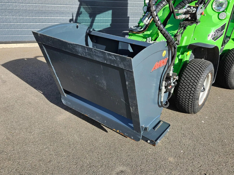 Avant 900 Zand- en zoutstrooier - Aanbouwdeel voor Landbouwmachine: afbeelding 4 Avant 900 Zand- en zoutstrooier - Aanbouwdeel voor Landbouwmachine: afbeelding 4