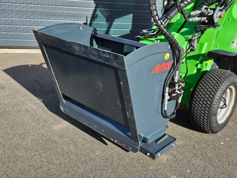 Avant 900 Zand- en zoutstrooier - Aanbouwdeel voor Landbouwmachine: afbeelding 3 Avant 900 Zand- en zoutstrooier - Aanbouwdeel voor Landbouwmachine: afbeelding 3