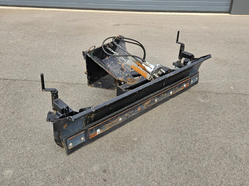 Avant Dozerblad / Sneeuwschuif - Aanbouwdeel voor Landbouwmachine: afbeelding 1 Avant Dozerblad / Sneeuwschuif - Aanbouwdeel voor Landbouwmachine: afbeelding 1