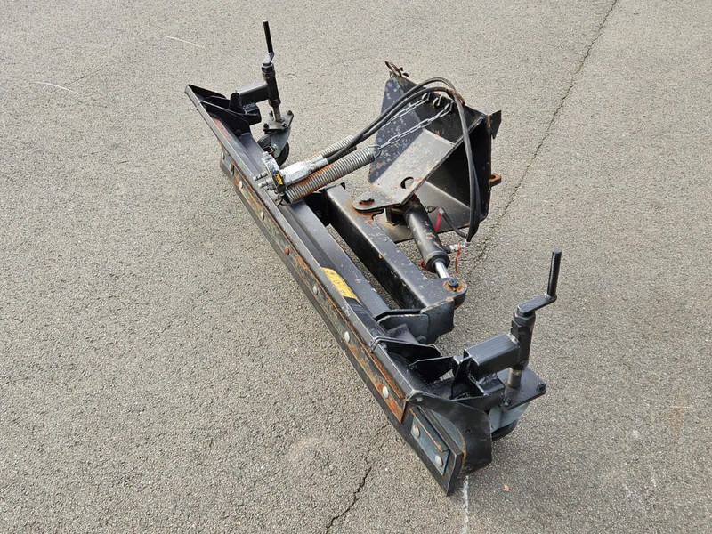 Avant Dozerblad / Sneeuwschuif - Aanbouwdeel voor Landbouwmachine: afbeelding 4 Avant Dozerblad / Sneeuwschuif - Aanbouwdeel voor Landbouwmachine: afbeelding 4