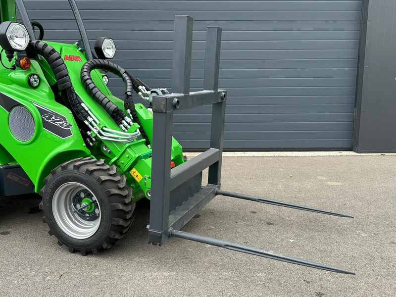 Avant Stroprikker - Aanbouwdeel voor Landbouwmachine: afbeelding 1 Avant Stroprikker - Aanbouwdeel voor Landbouwmachine: afbeelding 1