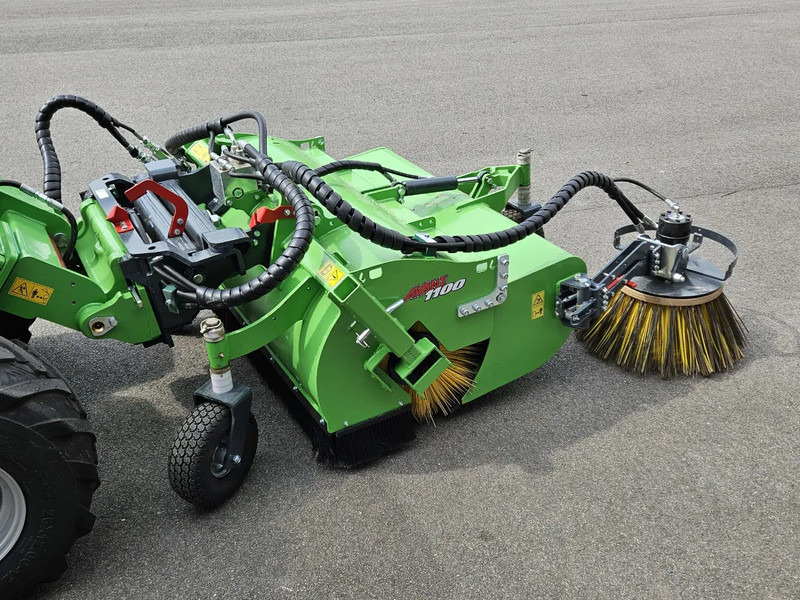 Avant borstel met opvangbak 1100 - Aanbouwdeel voor Landbouwmachine: afbeelding 3 Avant borstel met opvangbak 1100 - Aanbouwdeel voor Landbouwmachine: afbeelding 3