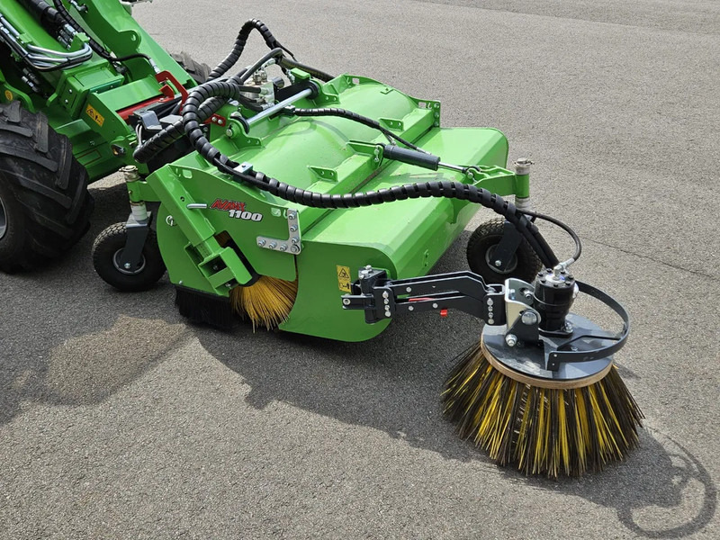 Avant borstel met opvangbak 1100 - Aanbouwdeel voor Landbouwmachine: afbeelding 2 Avant borstel met opvangbak 1100 - Aanbouwdeel voor Landbouwmachine: afbeelding 2