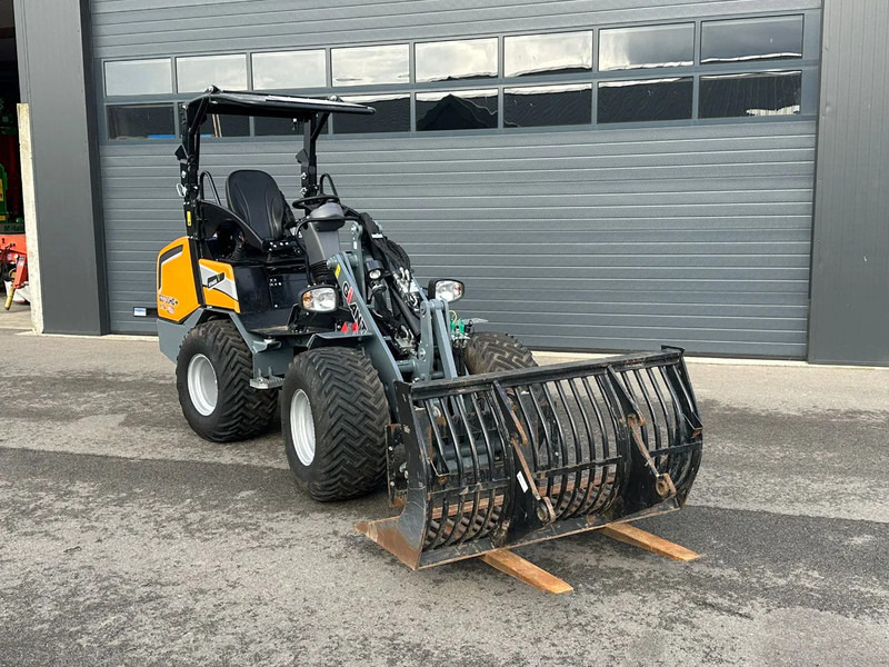 Giant G2700HD+ - Compacte rupslader: afbeelding 2 Giant G2700HD+ - Compacte rupslader: afbeelding 2