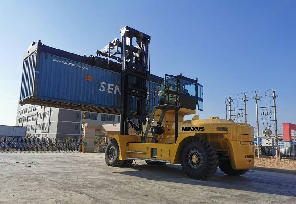 NEW KALMAR 40 TON Maxus Cummins Container Forklift | НОВИЙ KALMAR 40 ТОН Maxus Cummins візок для контейнерів вилковий - Container heftruck: afbeelding 3 NEW KALMAR 40 TON Maxus Cummins Container Forklift | НОВИЙ KALMAR 40 ТОН Maxus Cummins візок для контейнерів вилковий - Container heftruck: afbeelding 3