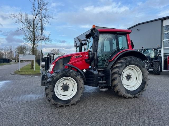 Valtra N123 Hitech5 - Tractor: afbeelding 2 Valtra N123 Hitech5 - Tractor: afbeelding 2