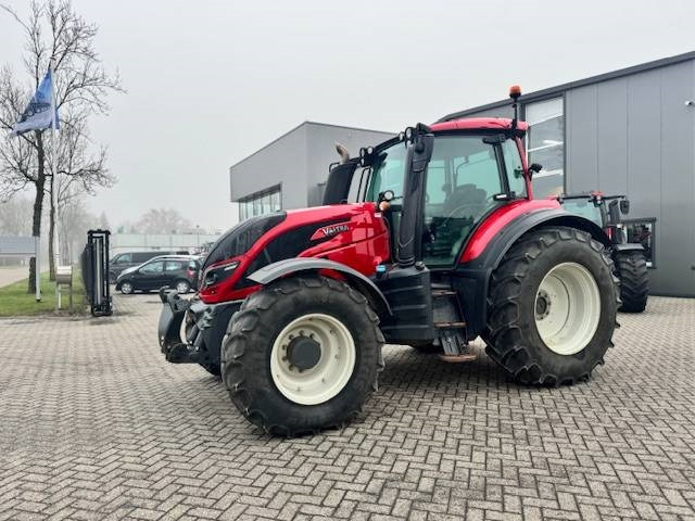 Valtra T144 Hitech - Tractor: afbeelding 1 Valtra T144 Hitech - Tractor: afbeelding 1