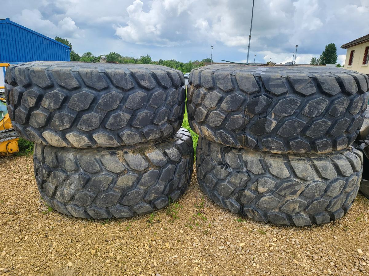 Bridgestone - Band voor Bouwmachine: afbeelding 2 Bridgestone - Band voor Bouwmachine: afbeelding 2
