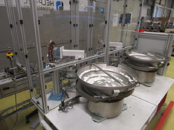 DECKEL ETIKETTIER ANLAGE SCHLEUTER GU 2 DO MIT 2xLÖFFELEINLEGESTATIONEN - Verpakkingsmachine: afbeelding 2 DECKEL ETIKETTIER ANLAGE SCHLEUTER GU 2 DO MIT 2xLÖFFELEINLEGESTATIONEN - Verpakkingsmachine: afbeelding 2