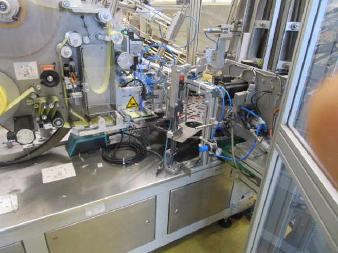 DECKEL ETIKETTIER ANLAGE SCHLEUTER GU 2 DU (RUNDLÄUFER) MIT LÖFFELEINLEGESTATION RNA SRC-N-630-1R - Verpakkingsmachine: afbeelding 4 DECKEL ETIKETTIER ANLAGE SCHLEUTER GU 2 DU (RUNDLÄUFER) MIT LÖFFELEINLEGESTATION RNA SRC-N-630-1R - Verpakkingsmachine: afbeelding 4