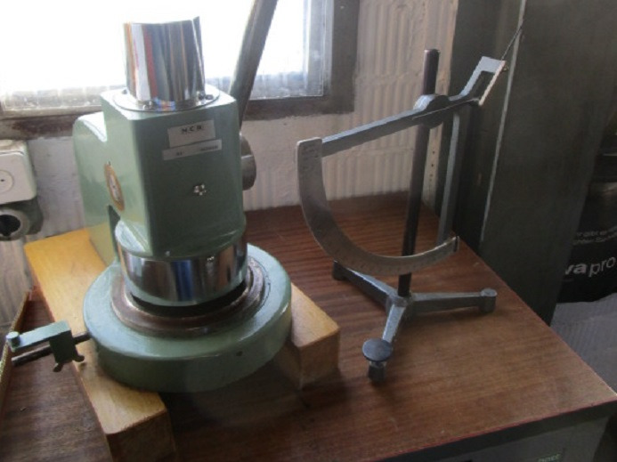 MECHANISCHE PAPIERWAAGE MIT HANDPROBE STANZE - Drukmachine: afbeelding 4 MECHANISCHE PAPIERWAAGE MIT HANDPROBE STANZE - Drukmachine: afbeelding 4