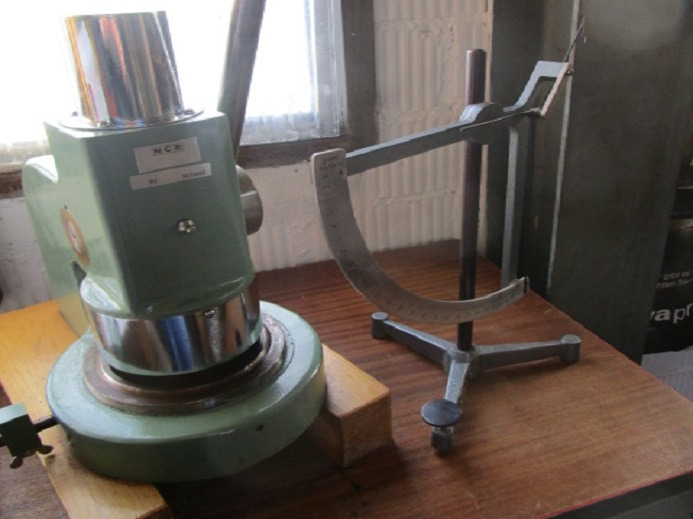 MECHANISCHE PAPIERWAAGE MIT HANDPROBE STANZE - Drukmachine: afbeelding 2 MECHANISCHE PAPIERWAAGE MIT HANDPROBE STANZE - Drukmachine: afbeelding 2