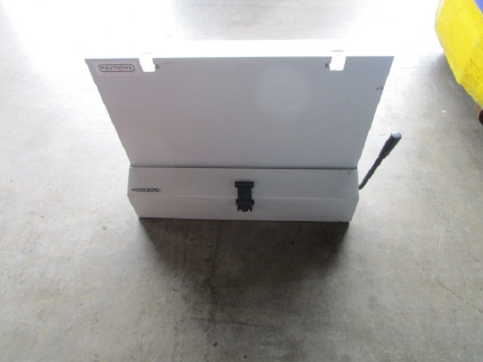 TISCH-PLATTENABKANTGERÄT G2.090.9051/02 FÜR SM 52 - Drukmachine: afbeelding 2 TISCH-PLATTENABKANTGERÄT G2.090.9051/02 FÜR SM 52 - Drukmachine: afbeelding 2