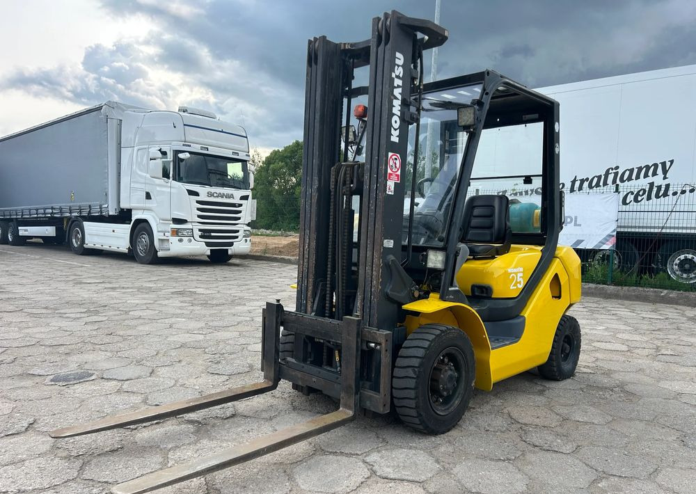 Komatsu FG25HT-16R / WÓZEK WIDŁOWY / 6831 MOTOGODZIN / 2005 ROK !! - LPG heftruck: afbeelding 1 Komatsu FG25HT-16R / WÓZEK WIDŁOWY / 6831 MOTOGODZIN / 2005 ROK !! - LPG heftruck: afbeelding 1