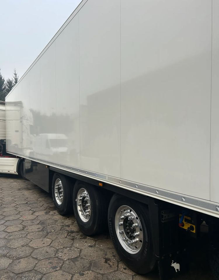 Schmitz Cargobull ORYGINALNE ALUFELGI ALCOA / BEZWYPADKOWA CHŁODNIA / GRUBA ŚCIANA 7 CM / 2 SZTUKI !! - Koelwagen oplegger: afbeelding 2 Schmitz Cargobull ORYGINALNE ALUFELGI ALCOA / BEZWYPADKOWA CHŁODNIA / GRUBA ŚCIANA 7 CM / 2 SZTUKI !! - Koelwagen oplegger: afbeelding 2