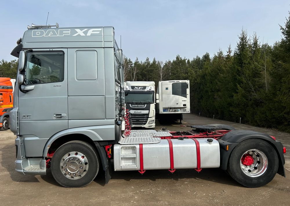 DAF XF 106 440 KM / AUTOMAT / RETARDER / HYDRAULIKA HYVA / ALUFELGI ALCOA / 2017 ROK !! - Trekker: afbeelding 4 DAF XF 106 440 KM / AUTOMAT / RETARDER / HYDRAULIKA HYVA / ALUFELGI ALCOA / 2017 ROK !! - Trekker: afbeelding 4