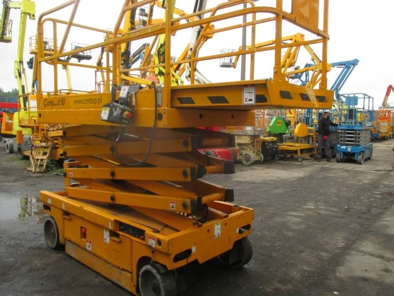 Haulotte Compact 10 - Schaarlift: afbeelding 2 Haulotte Compact 10 - Schaarlift: afbeelding 2