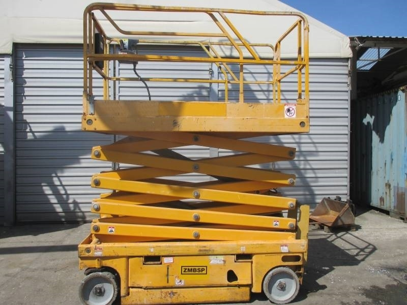 Haulotte Compact 12 - Schaarlift: afbeelding 1 Haulotte Compact 12 - Schaarlift: afbeelding 1