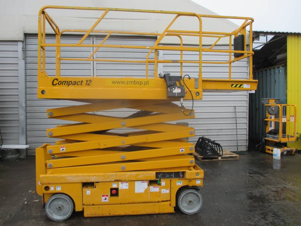 Haulotte Compact 12  - Schaarlift: afbeelding 1 Haulotte Compact 12  - Schaarlift: afbeelding 1
